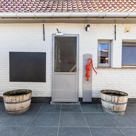 Beautiful Farmhouse In Beveren Aan Den Ijzer With Terrace