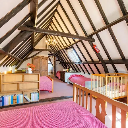Beautiful Farmhouse In Beveren Aan Den Ijzer With Terrace Beveren (West-Flanders)