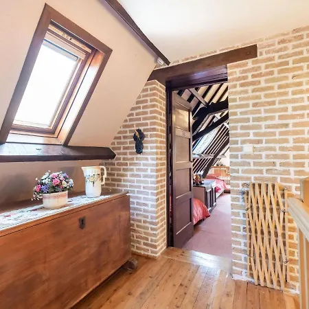 Holiday home Beautiful Farmhouse In Beveren Aan Den Ijzer With Terrace