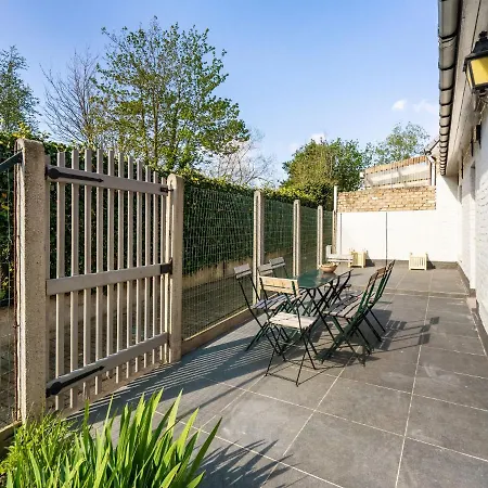 Beautiful Farmhouse In Beveren Aan Den Ijzer With Terrace Holiday home